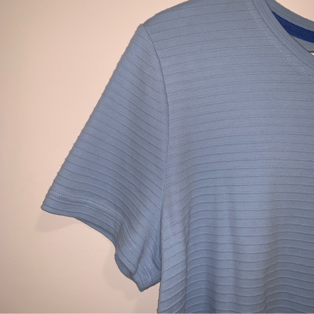 ‼️FREE‼️Men’s Blue Short Sleeved Shirt - Picture 3 of 4